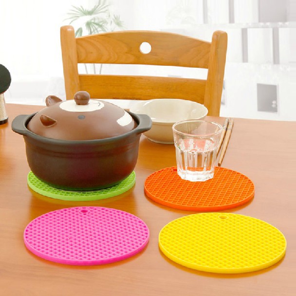 Dining Gadgets 4PCS Silicone Round Trivet Table Heat Resistant Mat Cup