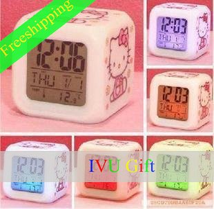 Freeshipping 100pcs/lot Hot sale!pooh bear Glowing Led Color Change Digital Alarm Clock gift IVU(China (Mainland))