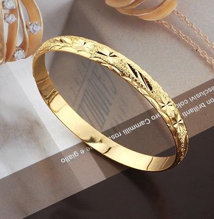 18k gold bangle bracelet