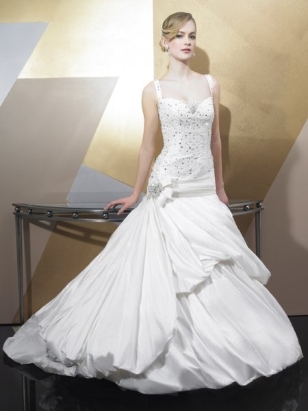 2012 Taffeta Fit and Flare Dropped Waist Glamorous Wedding Dress with Bodice