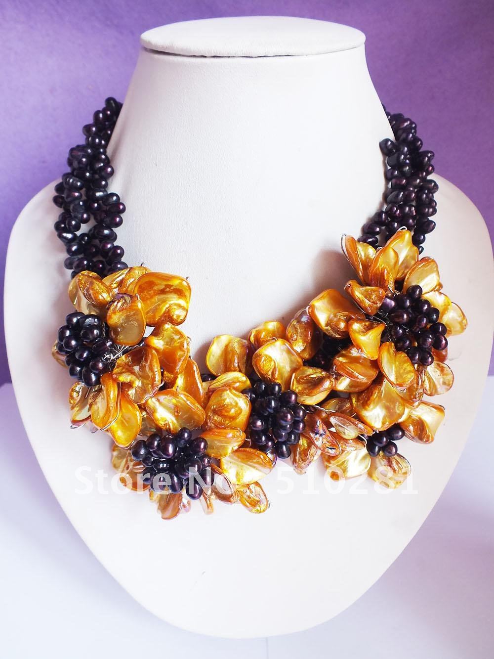 Shell Flower Necklace