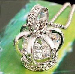 Free shipping, Min order is 15$(Mixed order)Fashion exquisite crown pendant necklace, Stylish women's decoration, New arrival(China (Mainland))