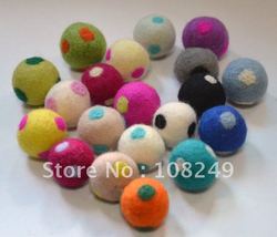 Fashion 20MM round shape wool felt balls with colors polka dots!Free shipping high quality handmade decoration felt woven balls!(China (Mainland))