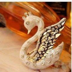 Min.order is $15 (mix order) Free Airmail Shipping Elegant Trendy Charming Chic Rhinestone White Swan Alloy Pendant Brooches X36(China (Mainland))