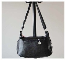 wholesale Lady Messenger material PU size 32cm x 19cm two different colors shoulder straps Packing 1pcs