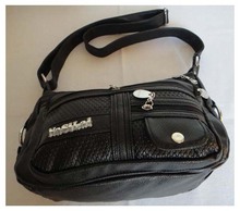 wholesale Lady Messenger material PU size 32cm x 19cm two different colors shoulder straps Packing 1pcs