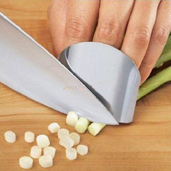 5 pcs/lot Stainless steel protective device safety finger protector The kitchen cut food good helper,Free Shipping M355(China (Mainland))