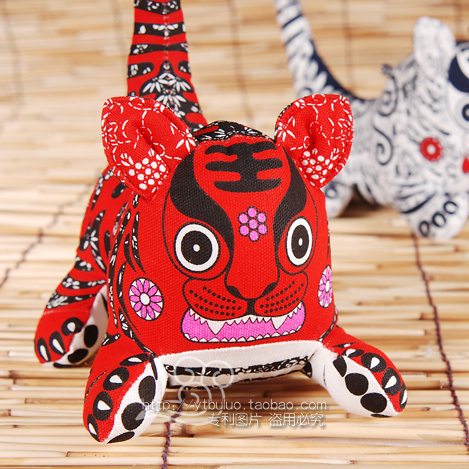 Fabric made tiger toy Chinese traditional hand made toy cotton doll China foreign affair gifts(China (Mainland))