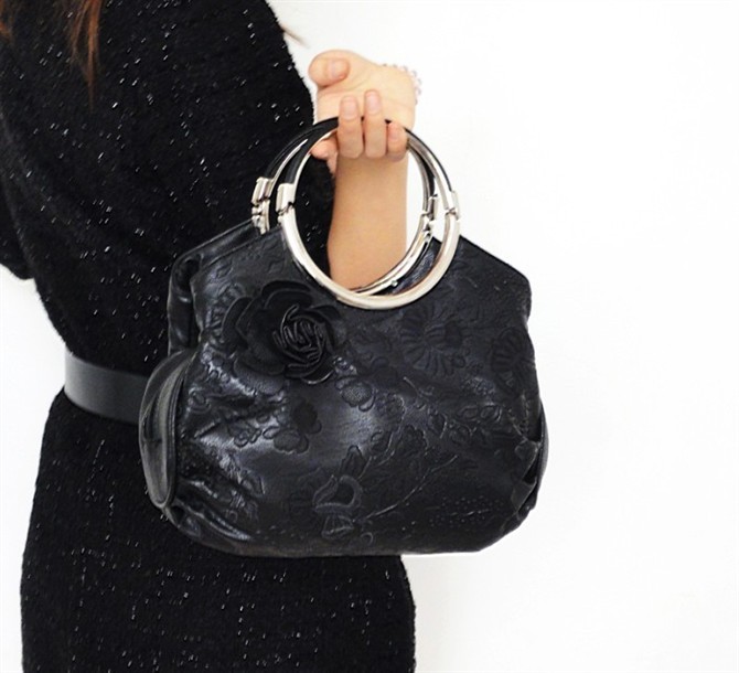http://i00.i.aliimg.com/wsphoto/v0/865624930/2013-spring-and-summer-flower-women-s-handbag-fashion-elegant-casual-bag-for-women-portable-small.jpg