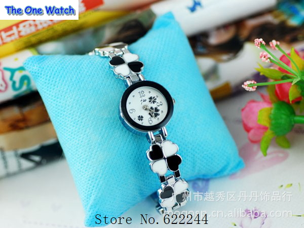 The spot wholesale lucky blessing 'four-leaf clover bracelet (dial flower some) 59682/ Fashion woman watch(China (Mainland))