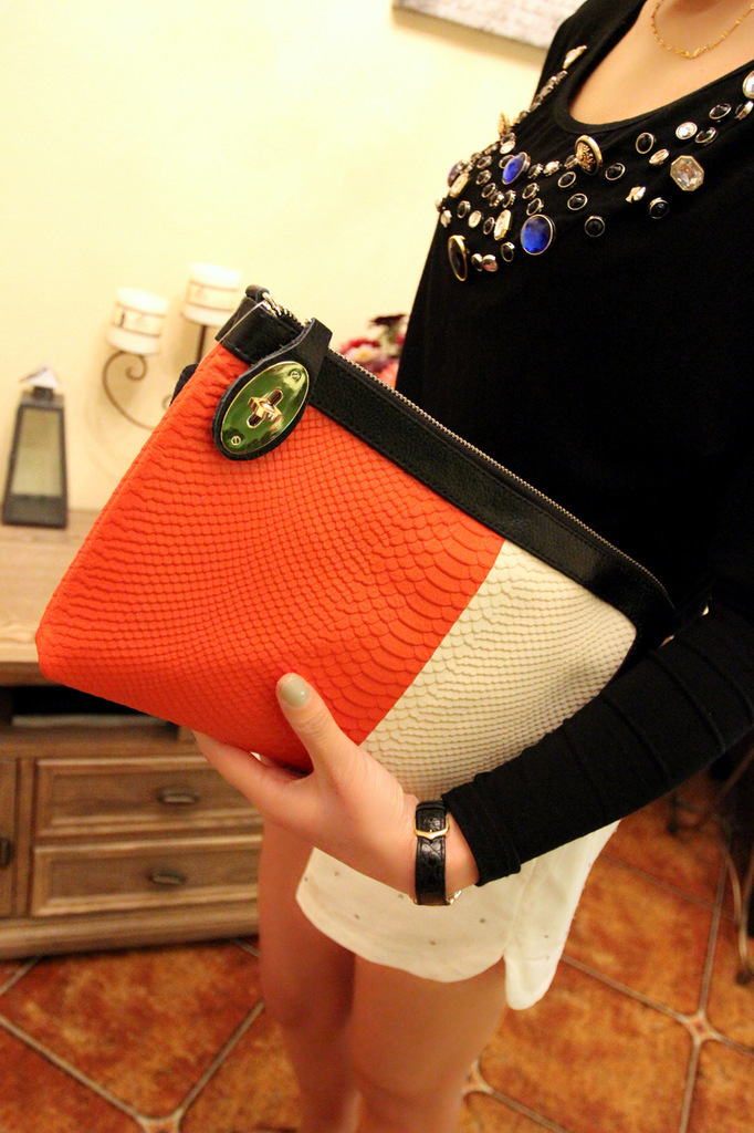 2013 new European and American classic hit high end color serpentine clutch bag shoulder bag Messenger