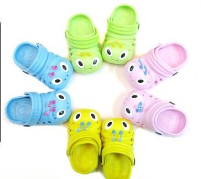 Hot Selling 2013 Summer Boys Girls Beach Sandals Caterpillar Slippers Children Kids Garden Hole Shoes Baby Infant Flips 20-24(China (Mainland))