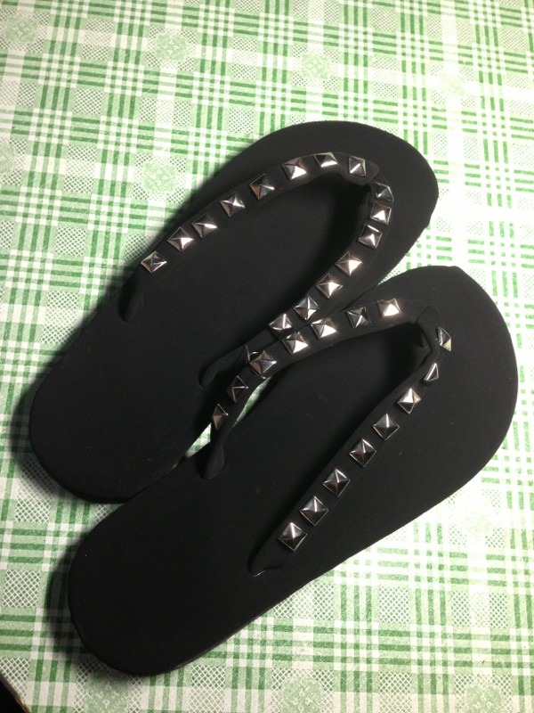 Women's rivet black flip flops beach slipper slippers at home 3 double rivets(China (Mainland))