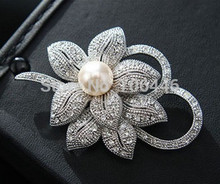 Vintage Look Silver Plated Clear Rhinestone Crystal Diamante Bow Bridal Bouquet Brooch with Pearl