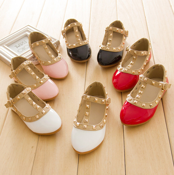 Красавица принцесса обувь для девочек заклепки кожа танец кроссовки дети 2014 новый дети мода туфли