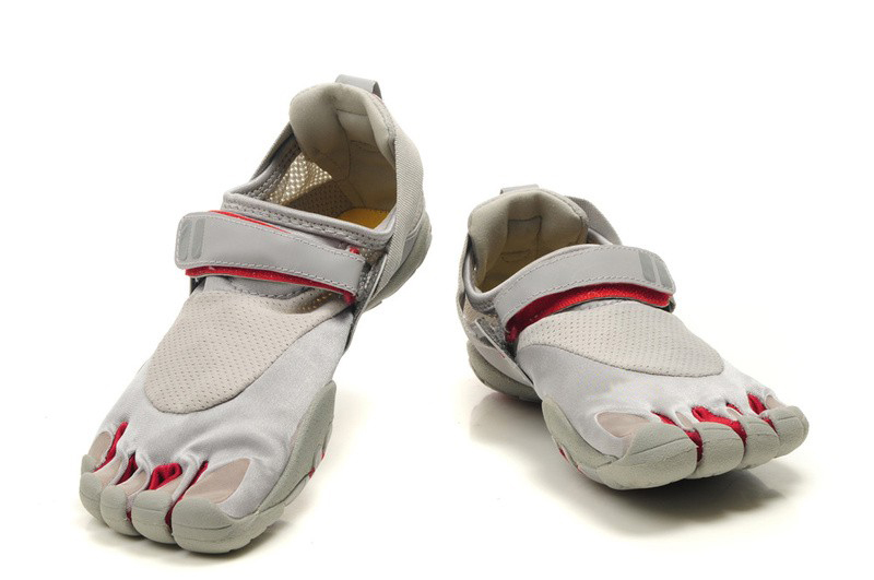 Free shipping five fingers shoes beach running shoes for women s shoes to send socks magic