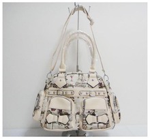 wholesale travel bags leisure bags Luggage handbag material PU Size 40 x26cm 3different colors beige two