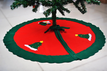 http://i00.i.aliimg.com/wsphoto/v2/1396229436_1/90cm-snowman-tree-skirt-christmas-tree-skirt-christmas-tree-decoration-Christmas-supplies-90g.jpg_350x350.jpg