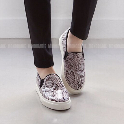 2014 Women s Snake Loafers Fashion Black and White Plaid Round Toe Slip On Plus Size