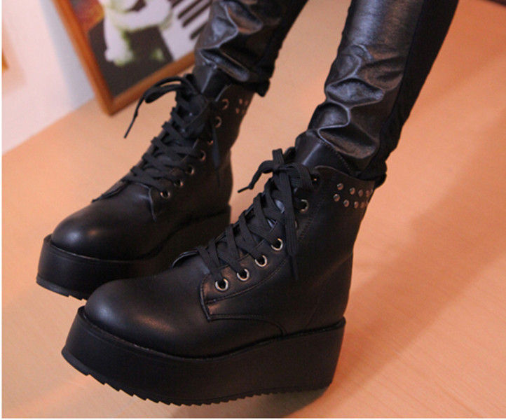 Autumn boots Tide restoring ancient ways female boots Platform shoes Rivets short boots ankle boots