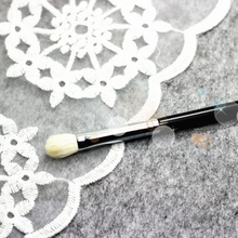 E25 – BLENDING  makeup brush
