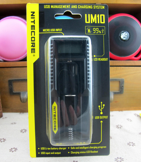 Nitecore Smart    UM10 -nitecore Digicharger - Universal USB   - 