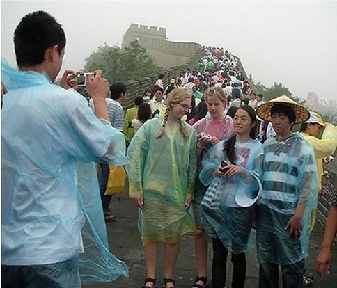 Free shipping. 2013 women and men the disposable rain poncho transparent raincoat fashionable raincoats. Rain gear wholesale(China (Mainland))