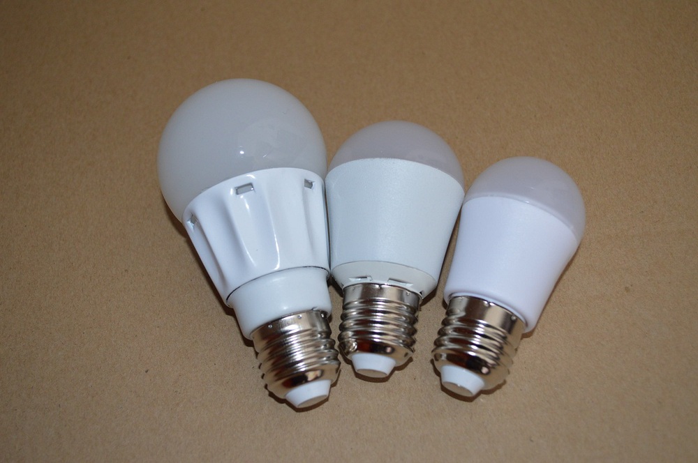free shipping 6.7w 580lm white/warm white ac90-265v 2years warranty e27 lamp light 24pcs one lot wholesale CE&RoHS certificated(China (Mainland))