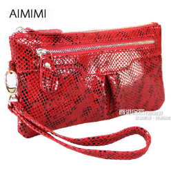 http://i00.i.aliimg.com/wsphoto/v4/1057354232_1/Free-shipping-2013-New-Women-Leather-Handbags.jpg_250x250.jpg