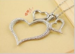 Christmas Gift sterling silver Three Hearts Zircon pendant Necklace Jewelry Wholesale Price Korea Fashion (Silver) Miniorder15$(China (Mainland))