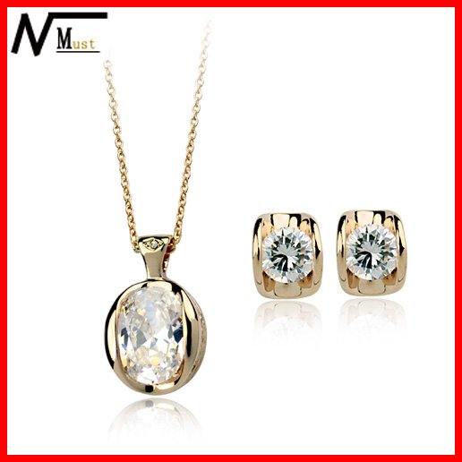 Free-Shipping-With-Wholesale-and-Retail-High-Quality-Evening-Jewelry-Set-White-Crystal-Set.jpg