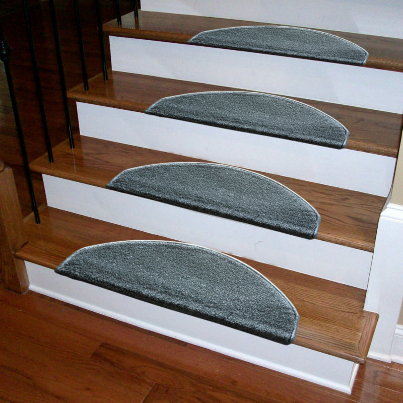 installation de tapis dans les escaliers sans risers pour canapé